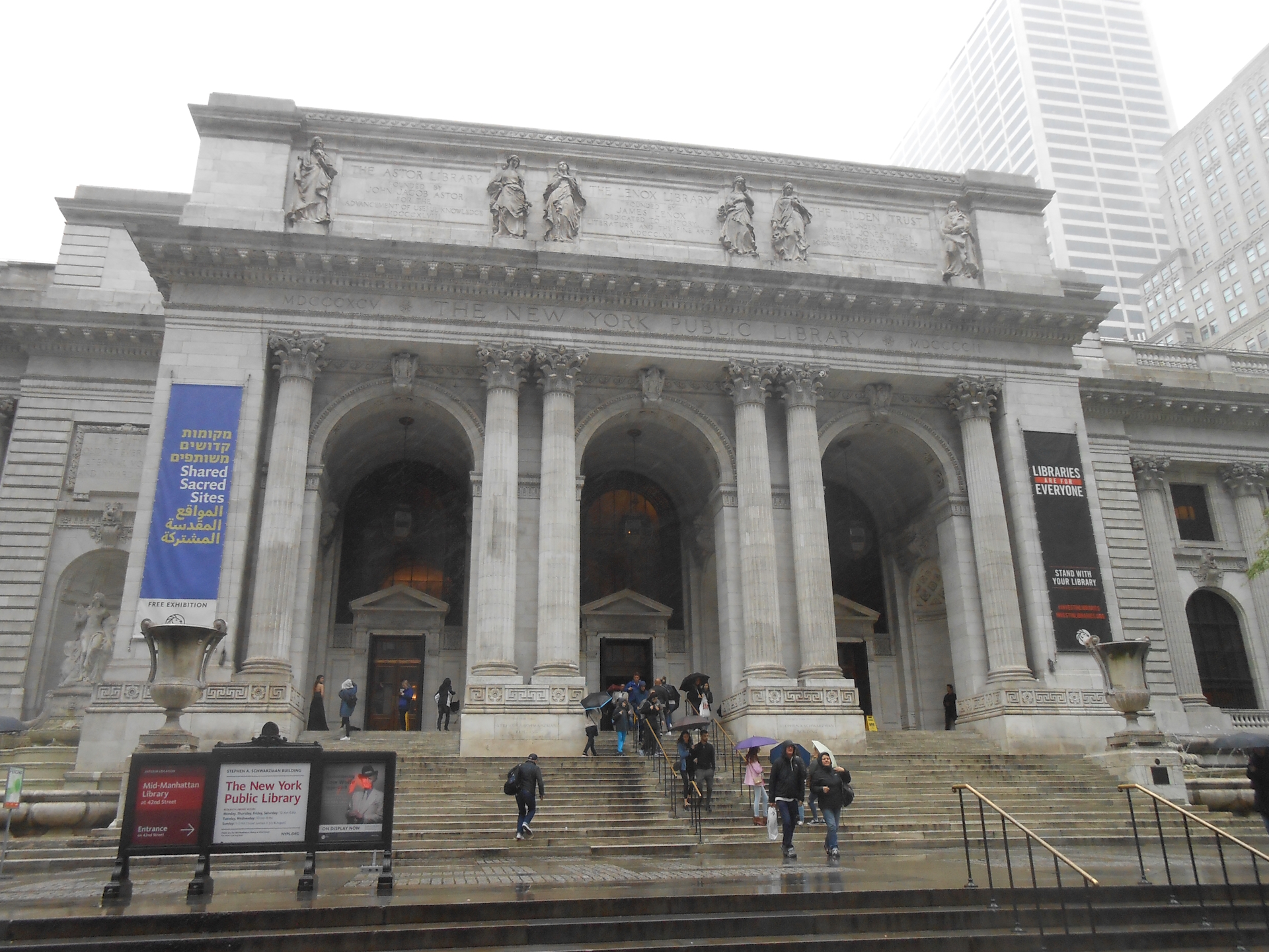 New York Midtown self-guided walking tour & scavenger hunt