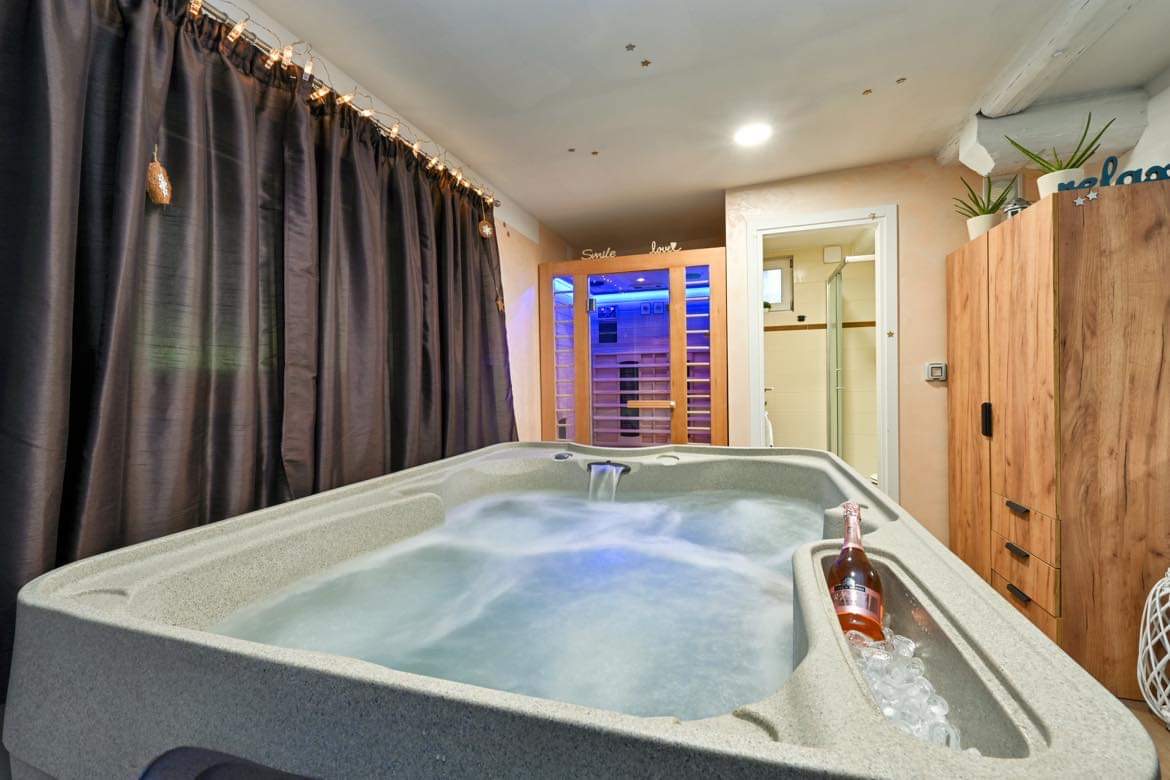 Pine Hill House, Klenovnik