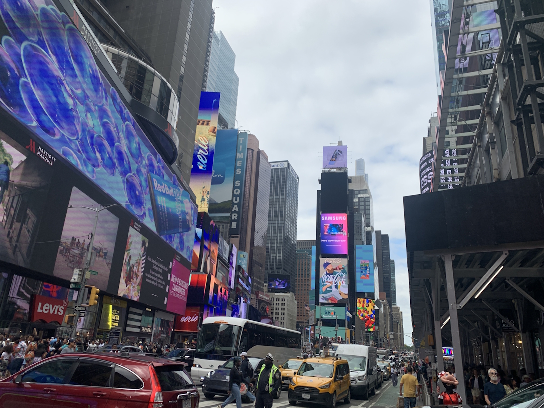 New York Midtown self-guided walking tour & scavenger hunt